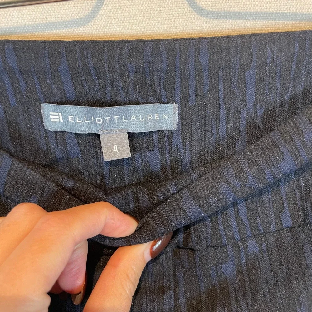 Elliott Lauren Pull On Slim Ankle‎ Pants Black Abstract Texture Print - Size 4